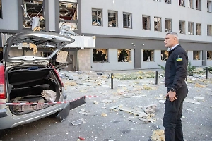 Превративший Киев в выгребную яму Кличко устроил модную фотосессию на фоне развалин