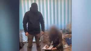 ФСБ показала видео задержания жительницы Рязани за сбор данных для Киева