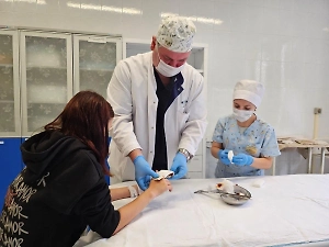 В Подмосковье у 15-летней школьницы в руках взорвался телефон, стоявший на зарядке