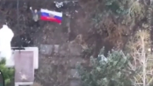 Чтобы все знали: Наши солдаты развернули триколор после победы в селе Первое Мая в ДНР