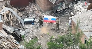 Наши танкисты сняли видео поднятия флага над новой высотой в ДНР после контрвоздушной битвы