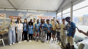 Иностранные студенты спели песню о любви к России на фестивале Таврида.АРТ