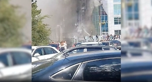 Очаг был снаружи: При тушении мощного пожара в кемеровском ТЦ заметили странности