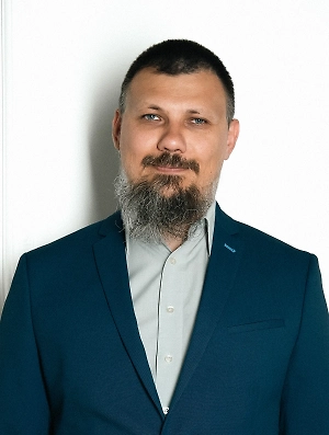 Например, анализ более 90% научных работ подтверждает, что реклама вредной еды напрямую связана с повышенным потреблением рекламируемых продуктов детьми. Даже короткая экспозиция (всего 5 минут) приводит к тому, что дети съедают на 58–72 калории больше во время перекусов и обеда. Участие детей в рекламе усиливает эффект: они ассоциируют продукт с весельем, героями или сверстниками, что делает его желанным. Без запрета такая реклама остаётся манипуляцией, эксплуатирующей детскую психологию для коммерческой выгоды.