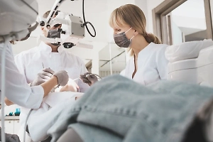 В Госдуме объяснили, кто имеет право на бесплатное протезирование зубов