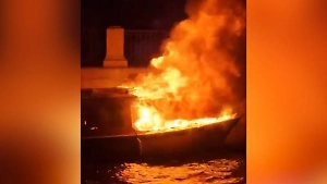 На реке Фонтанке в Санкт-Петербурге загорелся прогулочный катер Эдвард