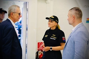 Глава полиции Словакии упала в обморок на пресс-конференции