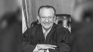 Умер самый милый судья, чьи трогательные приговоры покорили весь мир