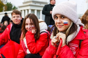 Эксперты ЭИСИ: Путин консолидировал общество и вернул уважение к России и её символам