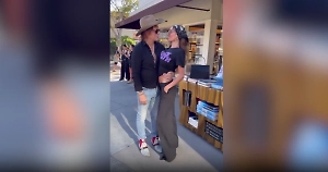 Обнимал за талию и прижимал: Известного голливудского актёра засняли в объятиях Водонаевой