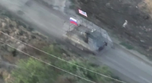 В России показали новое видео с БТР с флагами РФ и США в ответ на обвинения французских СМИ