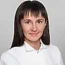 Промывание помогает удалить избыток носовой слизи, очистить носовые ходы от инфекционных агентов, аллергенов и уменьшить отёк, ринорею и воспаление. Промывать нос нужно минимум 2 раза в день. У промываний носа под давлением есть противопоказания: воспалительные заболевания уха, перфорация барабанной перепонки и некоторые другие. Поэтому перед тем, как начинать промывать нос, нужно проконсультироваться с врачом, лучше всего с оториноларингологом.