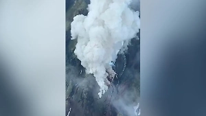 Первое за 500 лет извержение вулкана Крашенинникова на Камчатке сняли на видео