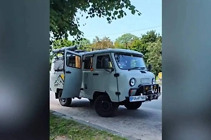 «Я в мире с Россией»: Немцы на расписных советских «буханках» приехали в Калининград