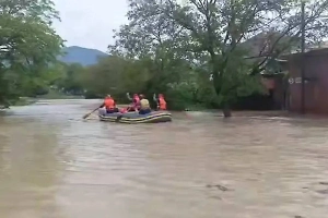 Автобус упал с моста в реку под Туапсе, 25 человек оказались в воде