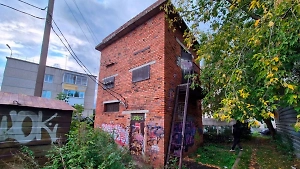 Случайно задел провод: На Урале школьник потерял руку после удара током в трансформаторной будке