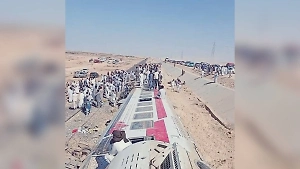 Три человека погибли и более 50 пострадали при сходе поезда с рельсов в Египте