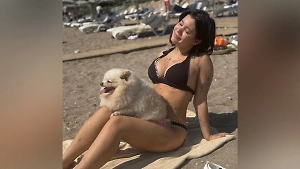 Орыс қыздарының кеудесі бар жеке суреттері Виктория Здрок жалаңаш