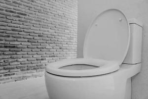 В Москве женщина родила сына и выбросила его в унитаз