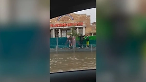 Пираты подмосковного моря: В Жуковском, Раменском и Одинцове ливень затопил дороги и улицы