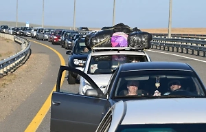 Пробки, нервы, штрафы: На Крымском мосту начнут лишать прав обочечников