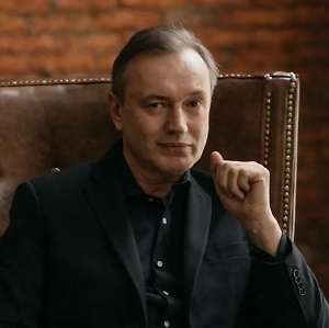 Вода поможет справиться с жарой, музыка уберёт излишнюю эмоциональность и высокое сердцебиение — и водитель сможет быть более-менее уравновешенным. Если вы чувствуете накал страстей, старайтесь молчать, открывать окна, больше дышать, поспать. То есть не провоцируйте друг друга на конфликт.