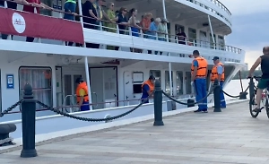 Массовое отравление произошло на борту теплохода «Лев Толстой»