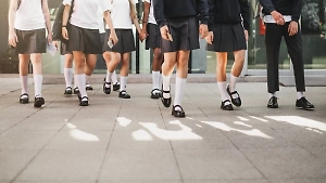 Стилист Сухарев уверен, что школьная форма прививает детям вкус