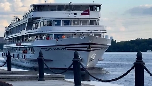 «С унитаза не сползают!» Пассажиры теплохода «Лев Толстой» заподозрили в отравлении грибной суп и десерты