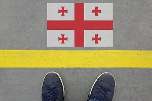 Депортированные из России украинцы устроили голодовку на границе Грузии