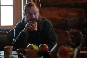 Золотой хлеб, гробы и рабы: зачем Стерлигов устраивает эти безумные перформансы?