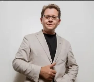 Алкоголь обладает определённым воздействием на организм, несёт нагрузку, в первую очередь, на сердечно-сосудистую систему. В жару организм и так испытывает определённый стресс, а если его ещё нагрузить алкоголем, сердечно-сосудистая система может отреагировать неадекватно, потому что нагрузка на сердечную мышцу и сосуды увеличивается. Поэтому в жару никакой алкоголь употреблять нельзя.