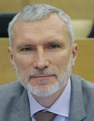 Именно на таких переговорах может решиться вопрос о прекращении украинского конфликта. Ведь суть его лежит вовсе не в противостоянии с Украиной, поэтому обсуждать что-либо с украинскими делегациями не имеет никакого смысла. Двигатель всего этого — США, там верховодят всем Североатлантическим альянсом и координируют антироссийские действия Запада.