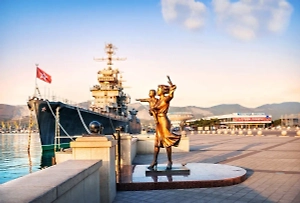 В Новороссийске перекрыли движение из-за атаки безэкипажных катеров ВСУ