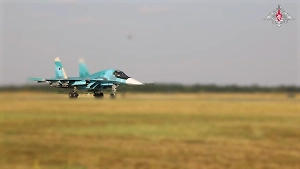 Русских асов на Су-34 сняли на видео во время сброса авиабомбы на логово ВСУ