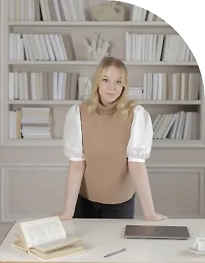 Роль школы здесь скорее поддерживающая. Учителя отвечают не только за академические знания, но и за социализацию ребёнка — умение взаимодействовать с другими, работать в группе или коллективе. По сути, школа учит ребёнка правилам общения и поведению с другими детьми или взрослыми.