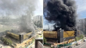 Жуткий чёрный дым окутал новый ТЦ под Москвой из-за крупного пожара
