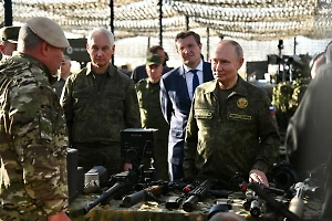 Путин ознакомился с образцами специальной и военной техники на полигоне Мулино