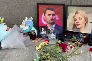 В Москве появился стихийный мемориал в память о Кирке и Заруцкой