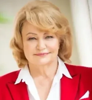 Хотя, с другой стороны, вот Денис Мацуев — наглядный пример, когда он говорит, что не хотел этим заниматься. Если родитель знает своего ребёнка лучше, чем кто-либо другой, и понимает, что впоследствии ребёнок будет ему за это благодарен, нет ограничений в занятии творчеством и спортом. Иногда дети сами не замечают в себе те таланты, что видят в них родители.