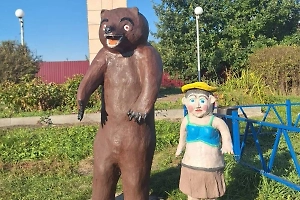 В Ульяновской области обнаружили жуткую скульптуру Маши и Медведя