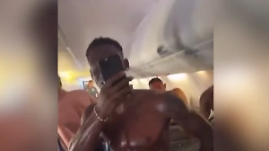 Футболисты команды «Монако» разделись до трусов в самолёте