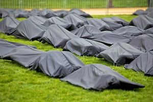 Паника в Эстонии: жители испугались тендера на закупку мешков для трупов