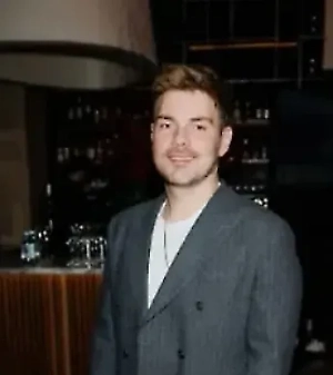 Ещё один совет: посещайте рынки. Мало того, что вы можете приобрести там свежие овощи-фрукты (это — всегда отличный перекус), но к тому же зачастую на рынках есть свои ресторанчики — что в Барселоне, что в Бангкоке. И, конечно, ищите стритфуд. Уличная еда — это отличный способ попробовать местную кухню по доступной цене. 