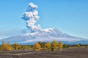 Спасатели ищут мужчину, разбившегося на квадроцикле на Вилючинском перевале