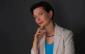 Из всех видов закруток грибы считаются самыми опасными. Это связано с их пористой структурой и тем, что они растут близко к земле, где могут сохраняться споры клостридии. Они выделяют токсины, вызывающие ботулизм — опасное заболевание. Ботулотоксин очень агрессивен и может привести к смерти. Всё зависит от того, кто употребляет эти грибы — особенно опасно для детей, пожилых и больных.