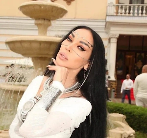 Сентябрь 2025 года станет временем перемен и новых открытий, особенно в сфере любви. В этом месяце нас ожидают лунное и солнечное затмения, которые не могут не повлиять на романтическую сферу жизни. Главное — прислушивайтесь к своему сердцу и не бойтесь перемен, ведь они откроют новые горизонты в личных отношениях.