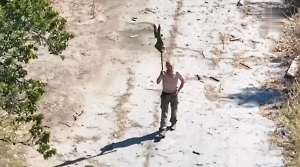 Таранили украинский дрон: Камера сняла попытки наших ВДВ спасти ВСУшника, которого убивали свои