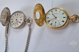 Задержали на таможне: Россиянин не смог попасть на свадьбу к сыну в Турцию из-за необычного подарка