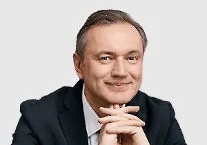 Осенью действительно наблюдается рост числа разводов и расставаний. В природном цикле осень символизирует период увядания, сбора плодов и подготовки к зимнему периоду — своеобразный этап завершения. Этот ежегодный цикл воспринимается и нашим организмом как ослабление жизненной энергии, время подведения итогов и философских размышлений о прожитой жизни: что достигнуто, что осталось за кадром, как пройден путь.